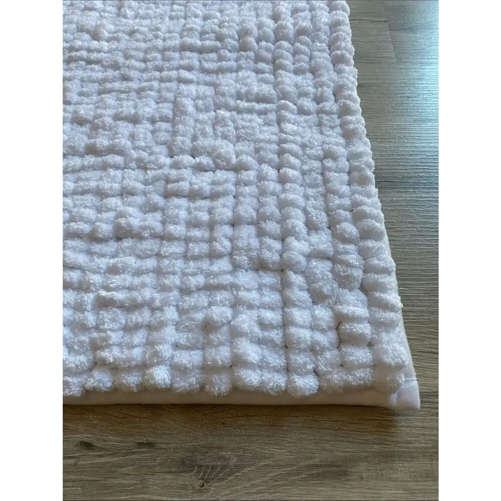 Room Essentials White Cushion Bath Mat